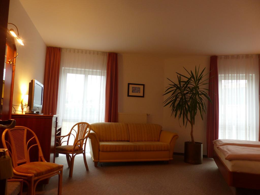 Dreibettzimmer mit Bad