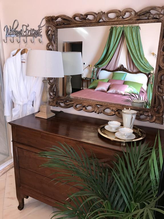 Deluxe Double Room Shower