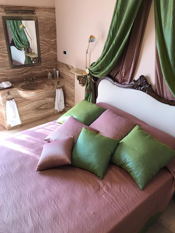 Deluxe Double Room Shower