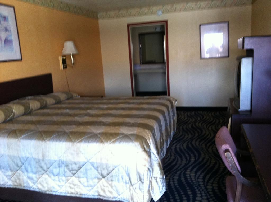 King Room - Non-Smoking