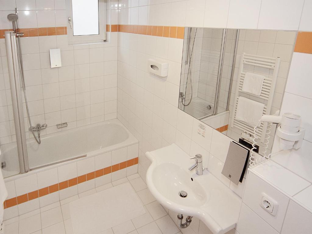 Doppel-/Zweibettzimmer mit eigener Terrasse