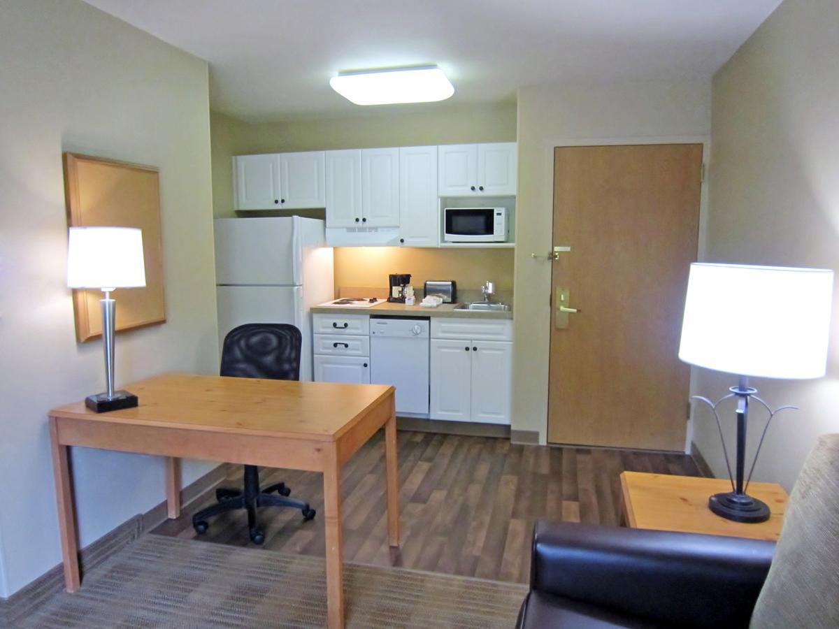 Deluxe Studio with 1 King Bed - Non-Smoking