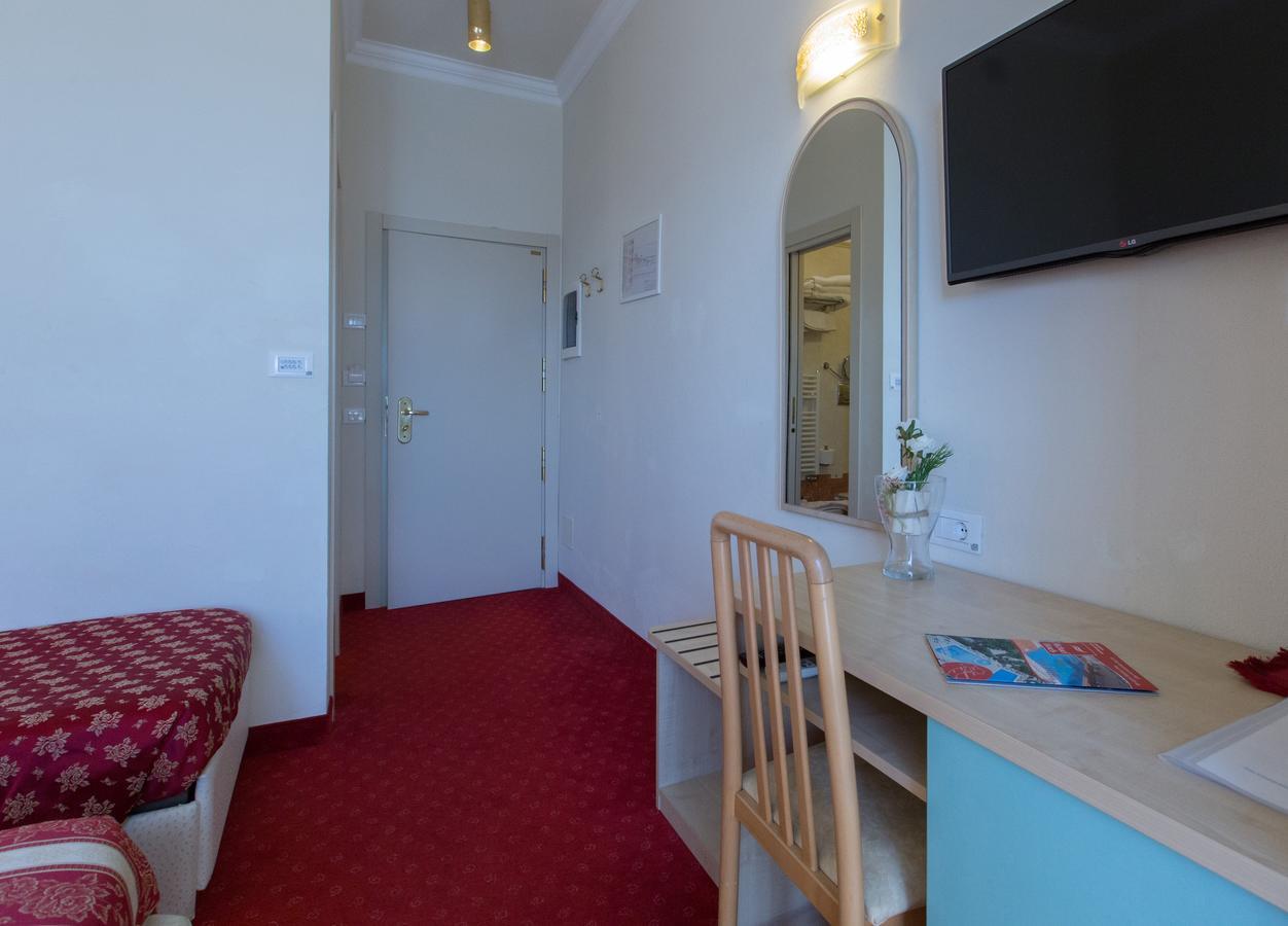 Quadruple Room Sea View,698358960:JPEG