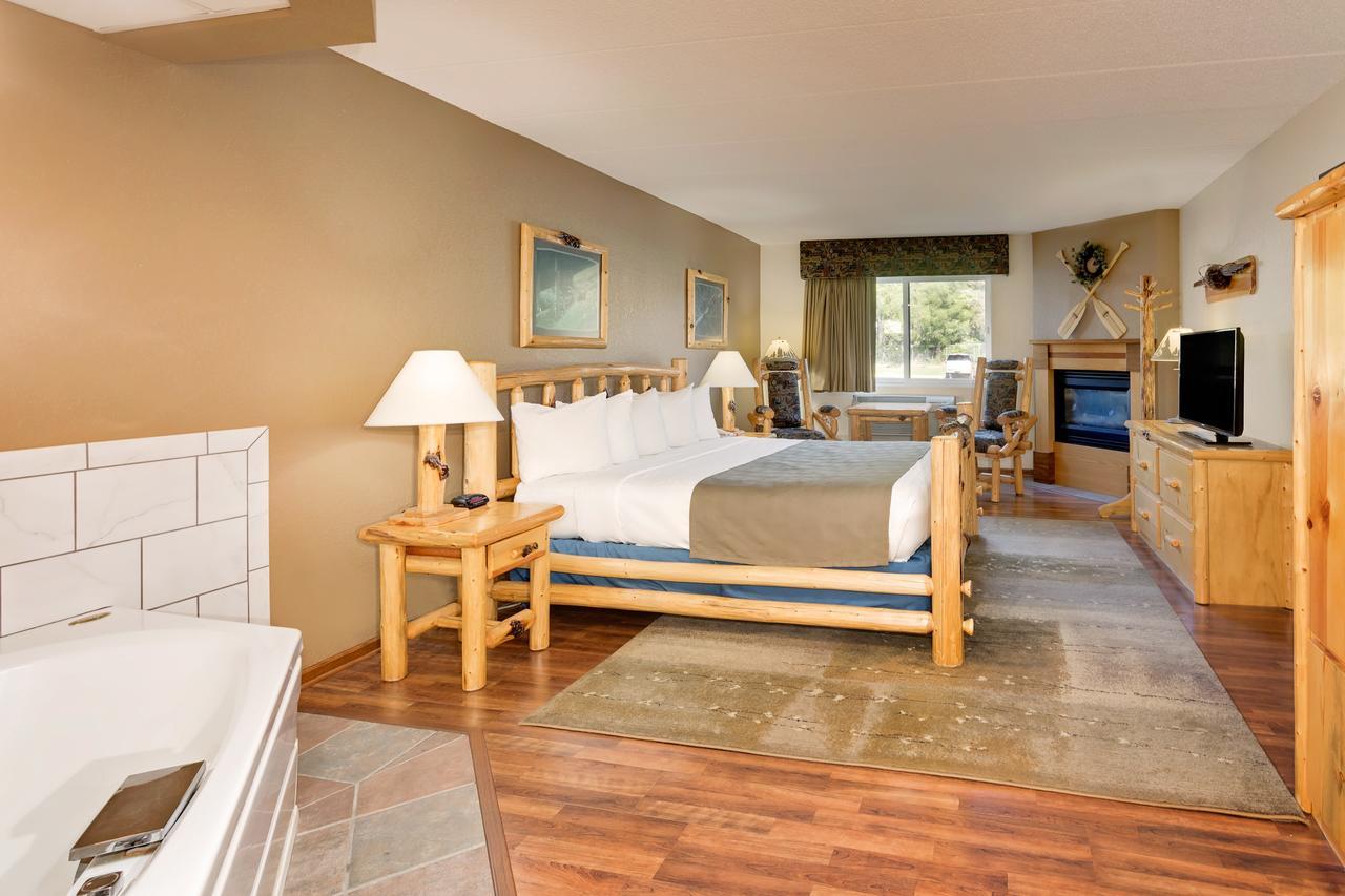 1 King Bed, Superior Studio Suite (Non-Smoking)