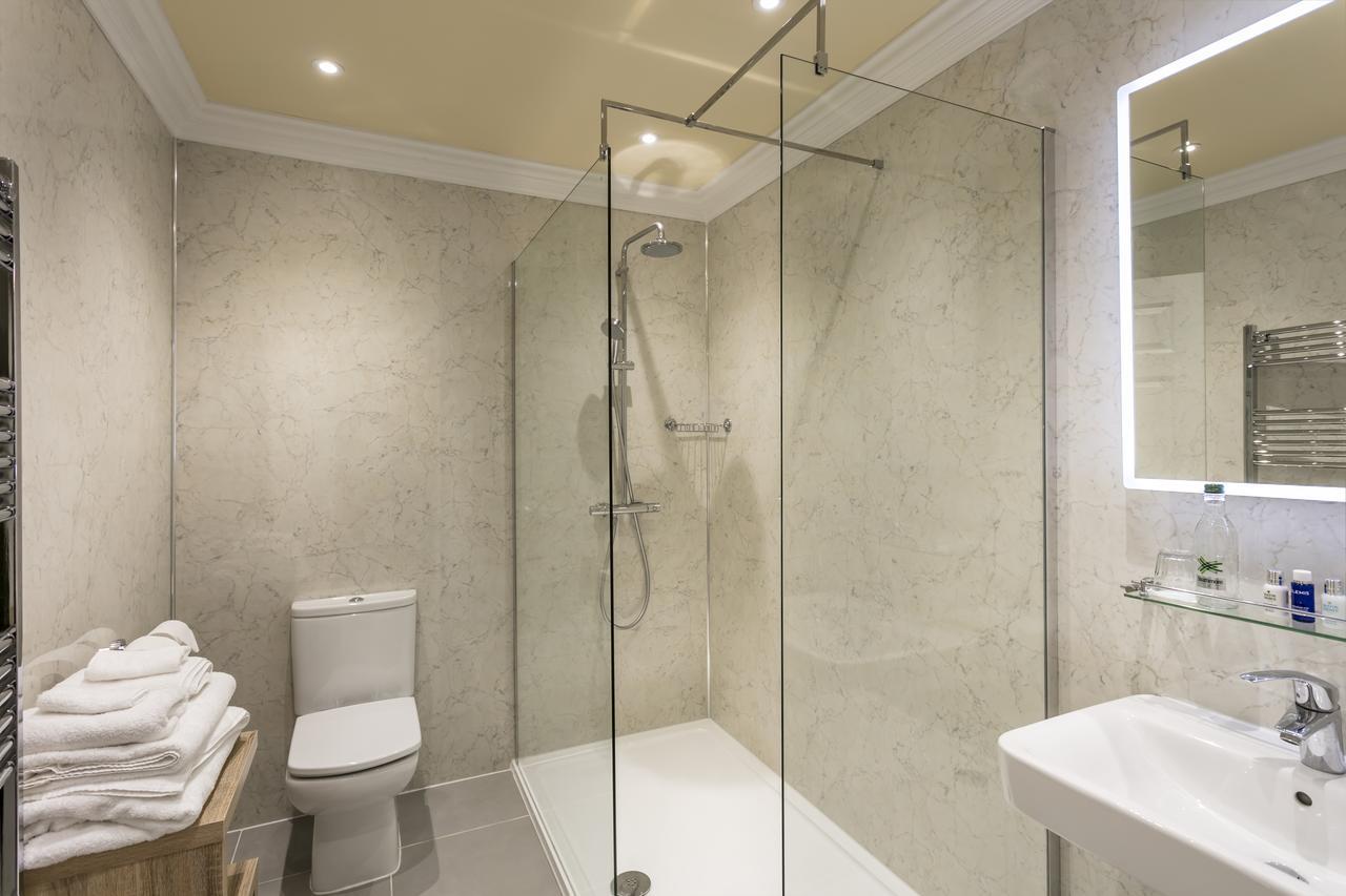 Double Room Shower