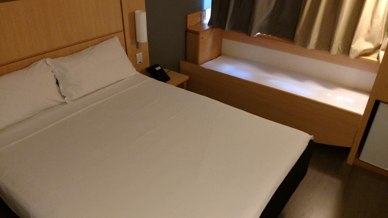Quarto Duplo com Cama Extra