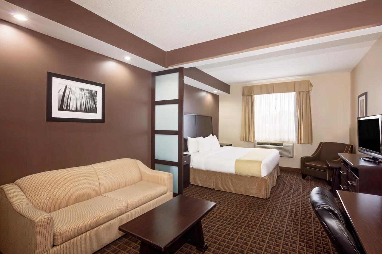 Deluxe King Suite