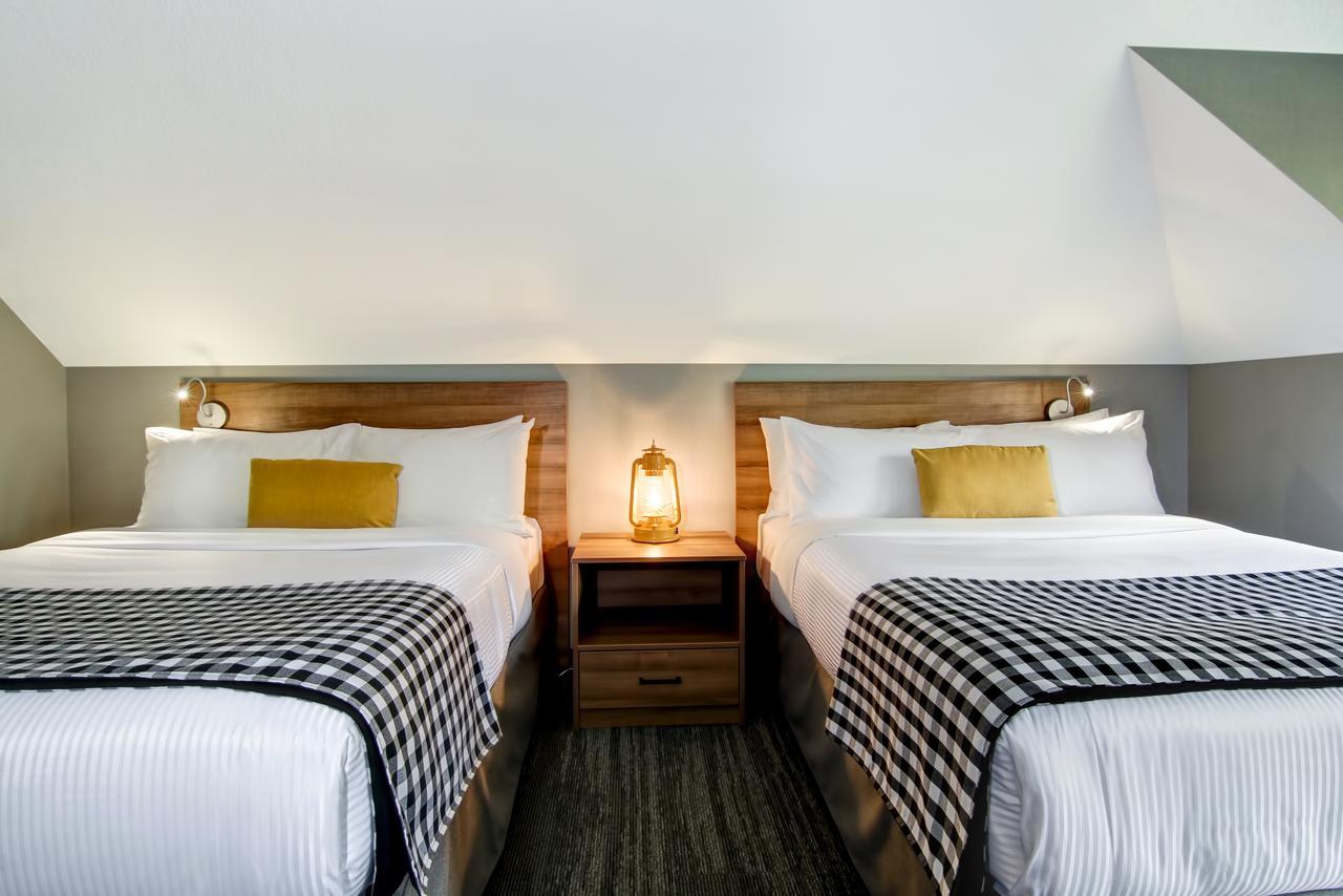 Queen Room Two Queen Beds Pet Friendly