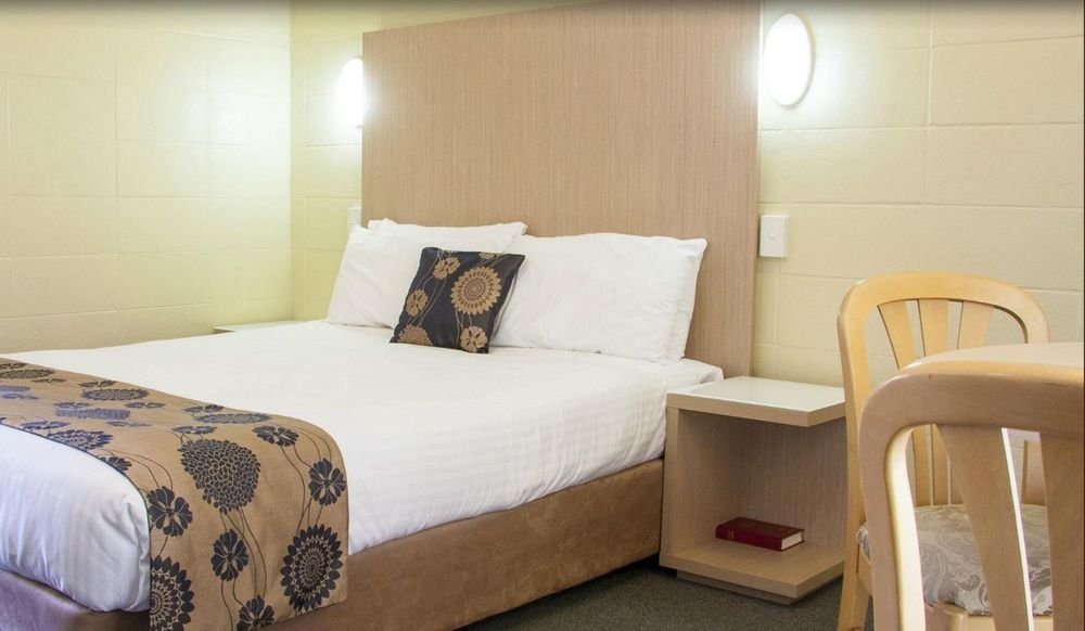 Deluxe Queen Room Not Pet Friendly