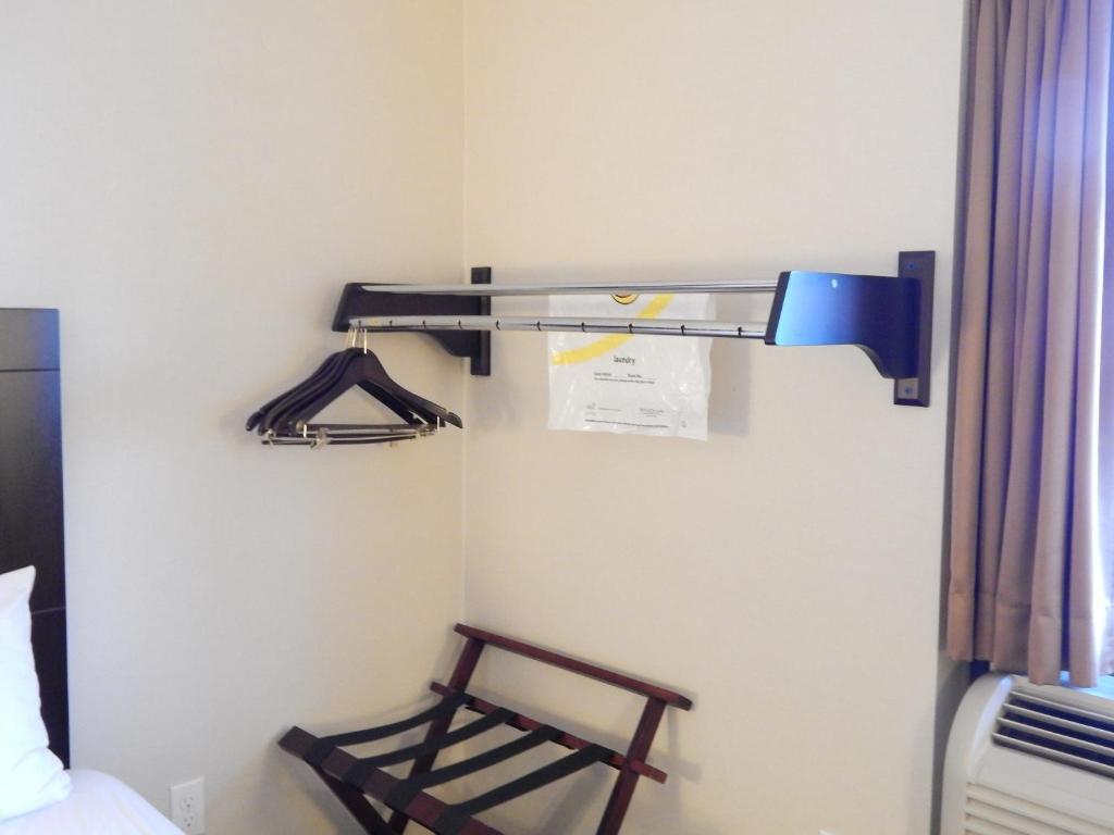 Deluxe Queen Room - Non-Smoking