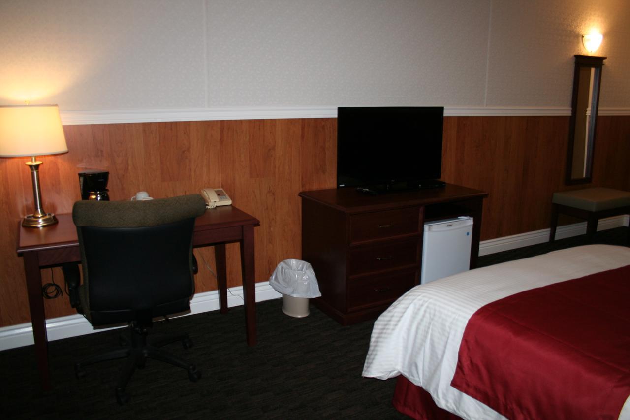 Deluxe Queen Room with Two Queen Beds