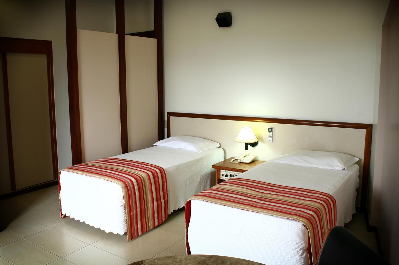 Quarto com 2 Camas de Solteiro e Varanda