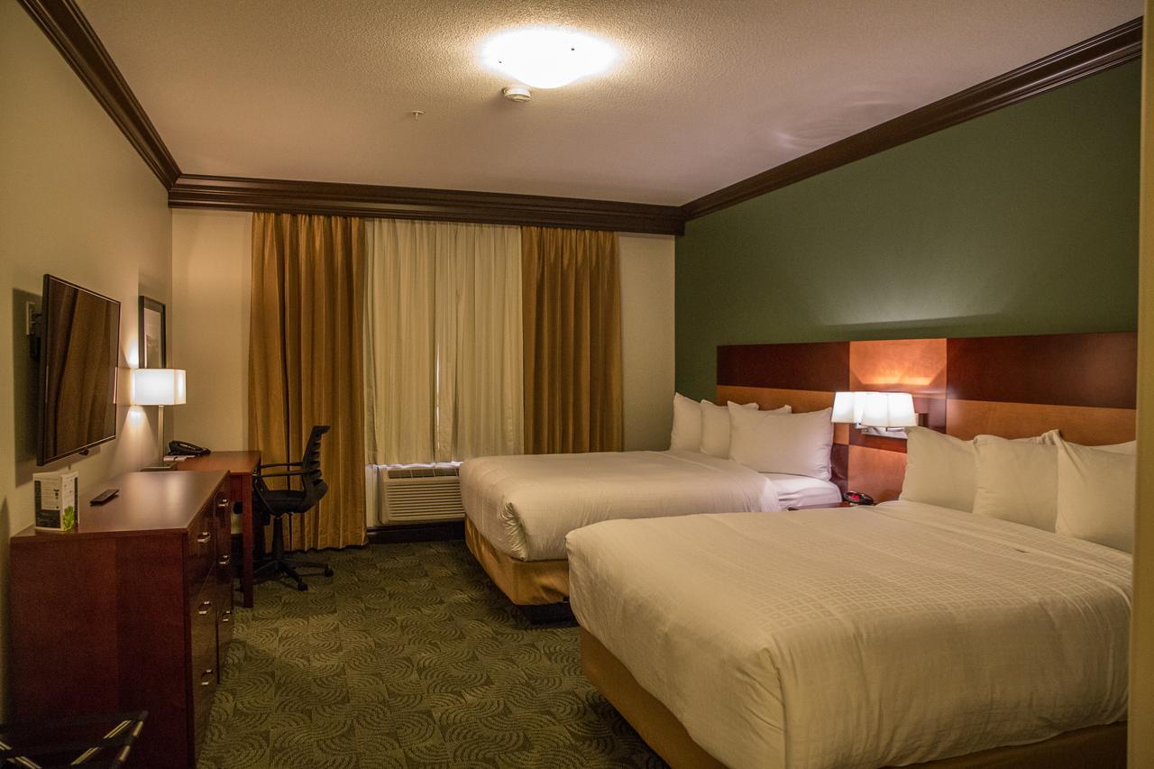 Deluxe Queen Room