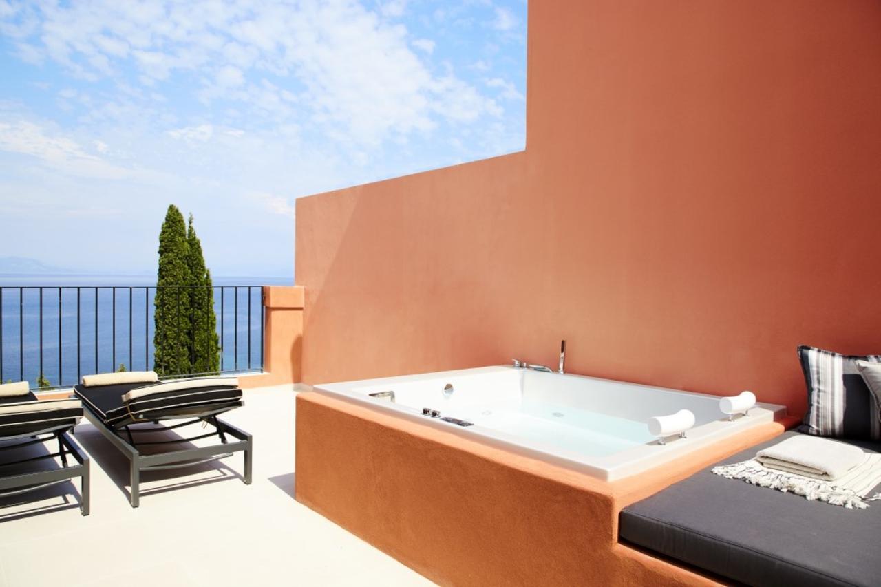 Grand Terrace Junior Suite with Whirlpool and Sea View