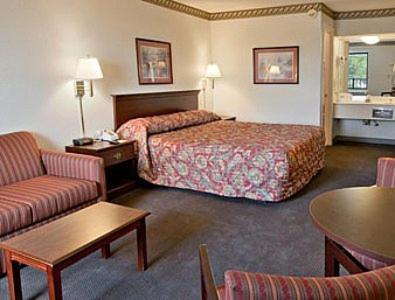 King Room Bath Tub Mobility Accessible or Non-Smoking