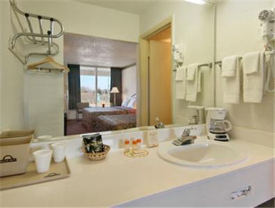 Queen Room with Two Queen Beds - Smoking