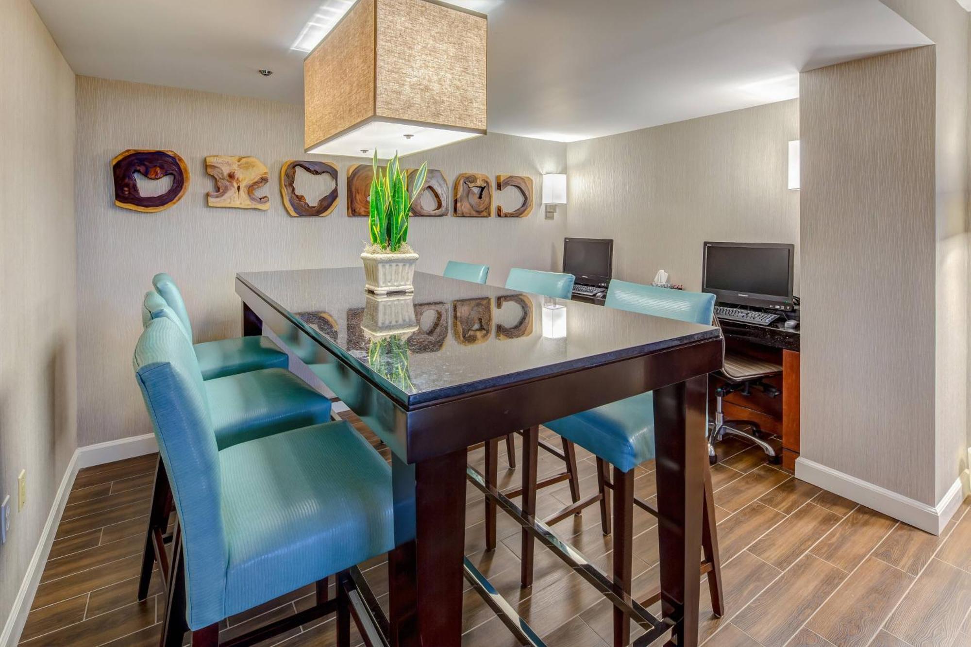 Guest Double Room with Two Double Beds - Concierge Level