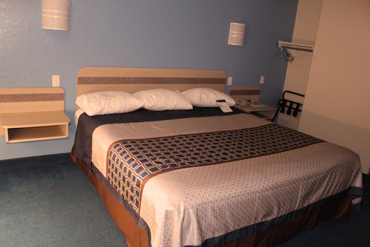 King Room - Non-Smoking