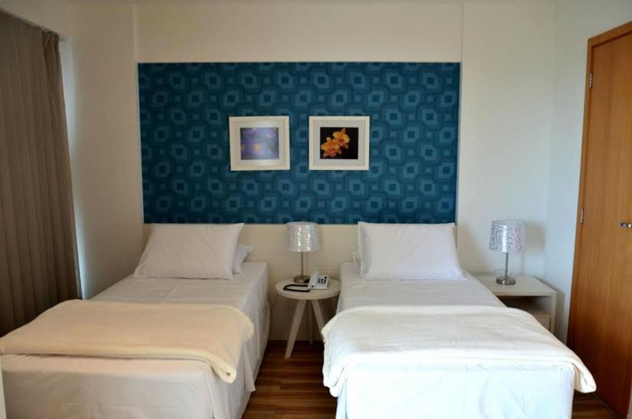 Quarto com 2 Camas de Solteiro