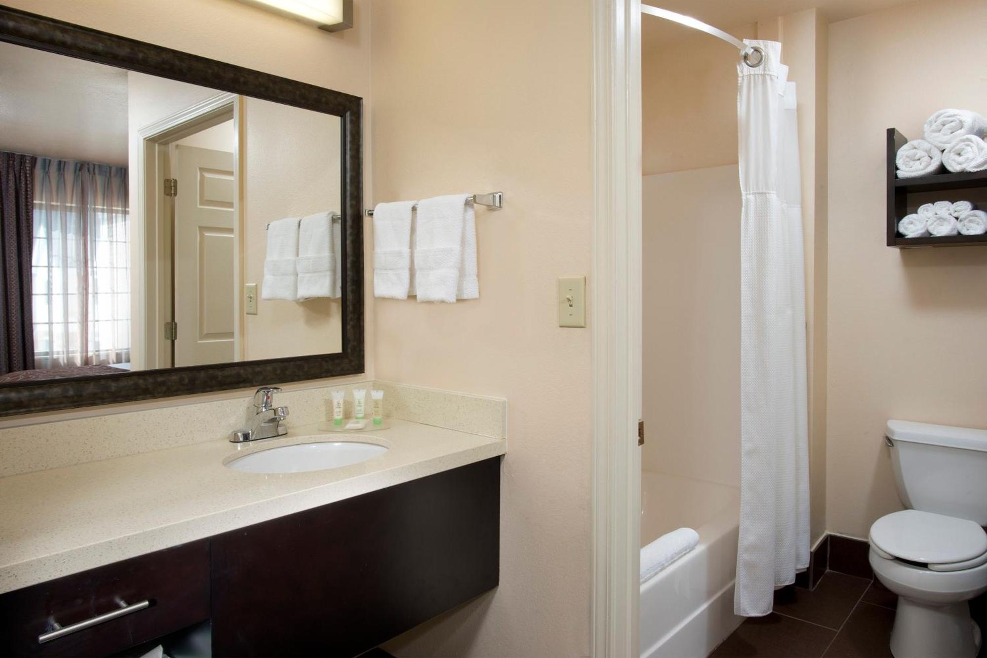 One-Bedroom Queen Suite