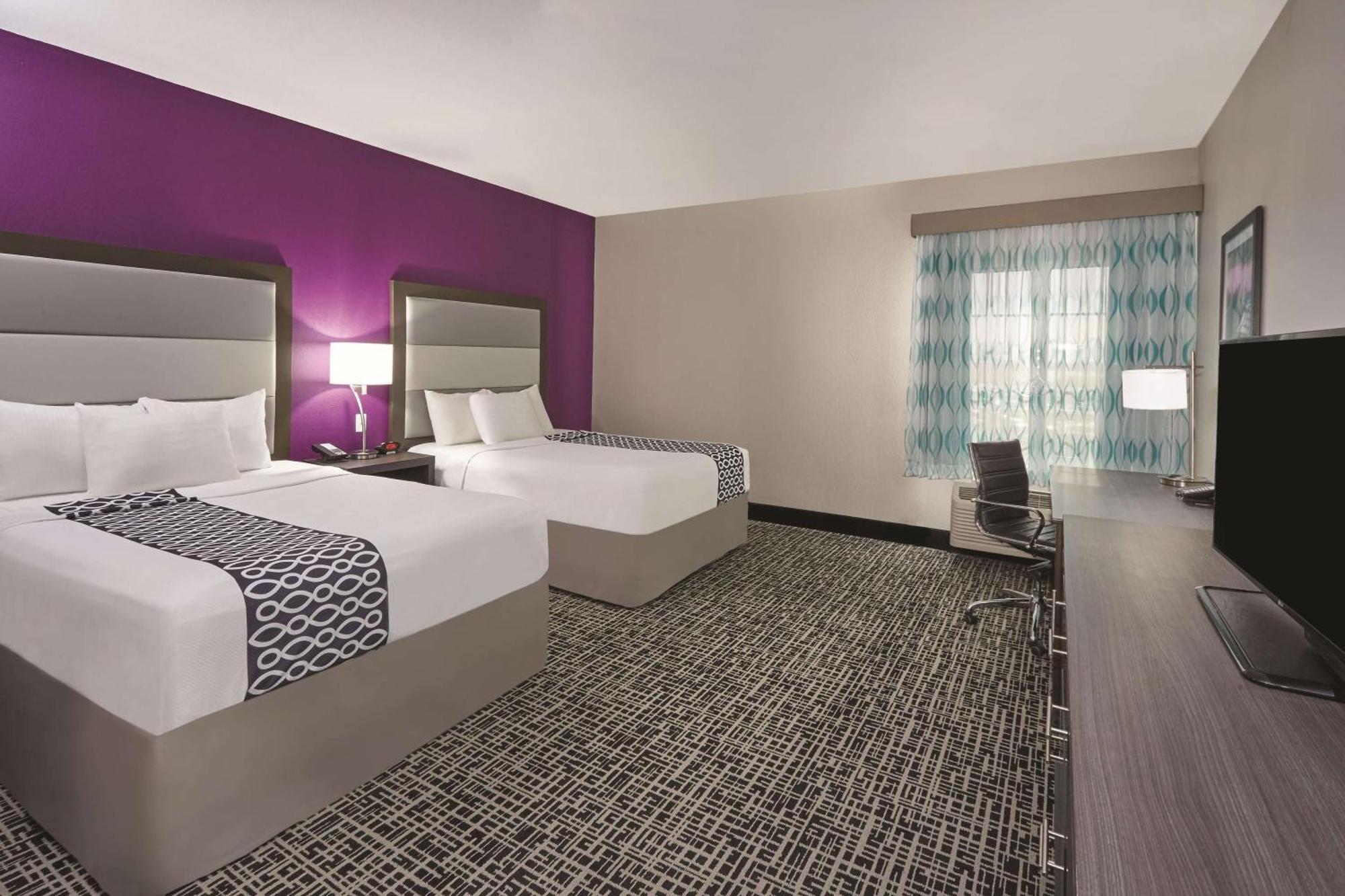 Queen Room Two Queen Beds Mobility Access or Non-Smoking,1771860242:JPEG