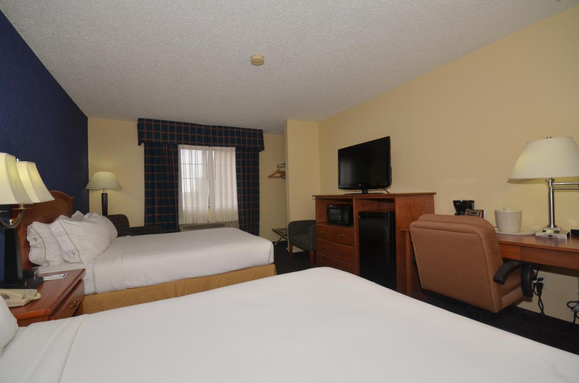 Queen Room Two Queen Beds Non-Smoking