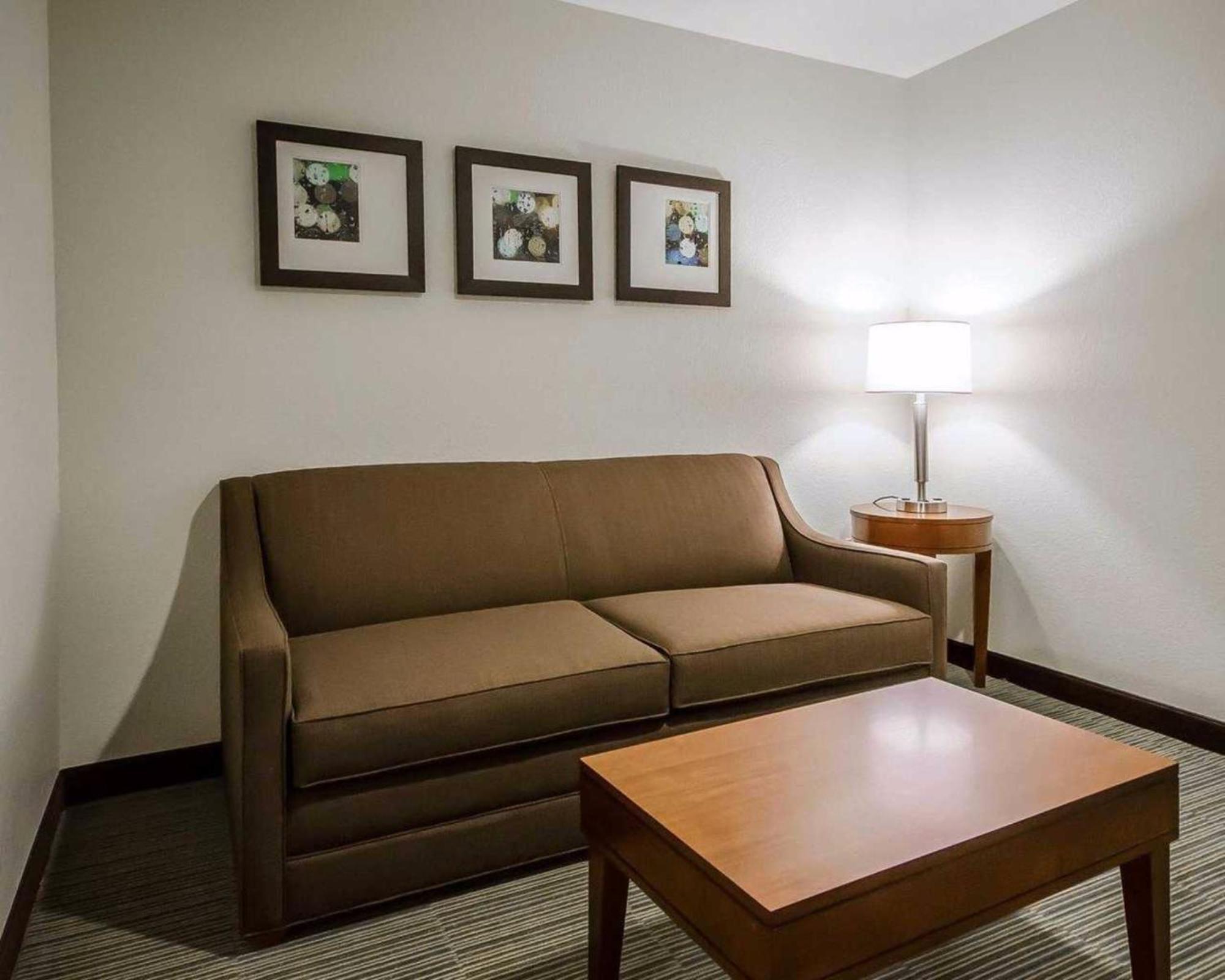 King Suite - Accessible/Non-Smoking