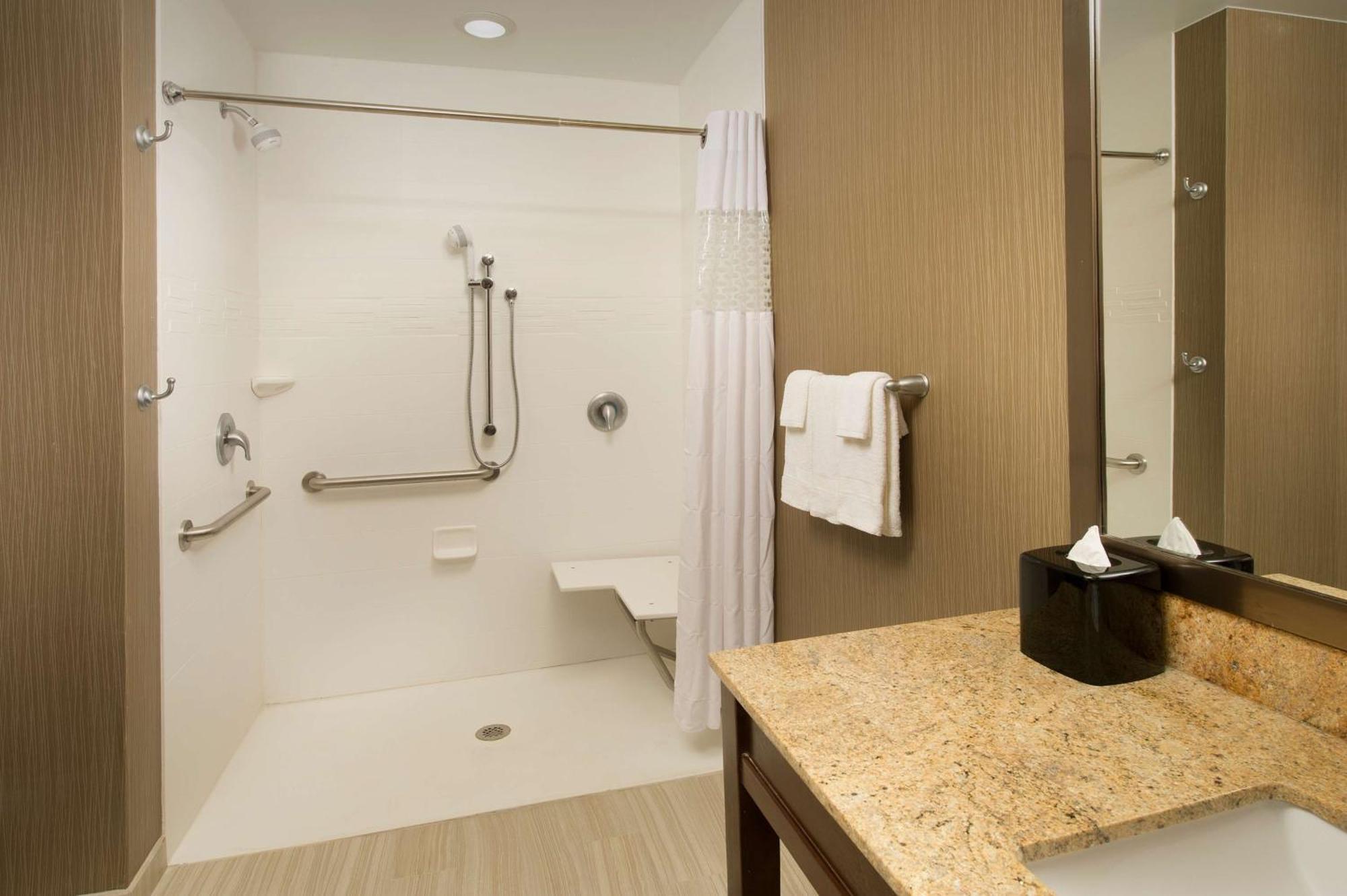King Room with Accessible Tub - Mobility and Hearing Access/Non-Smoking