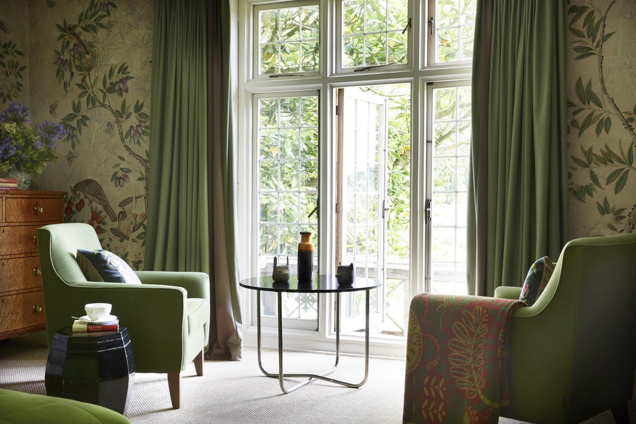 Zimmer mit Queensize-Bett und Gartenblick