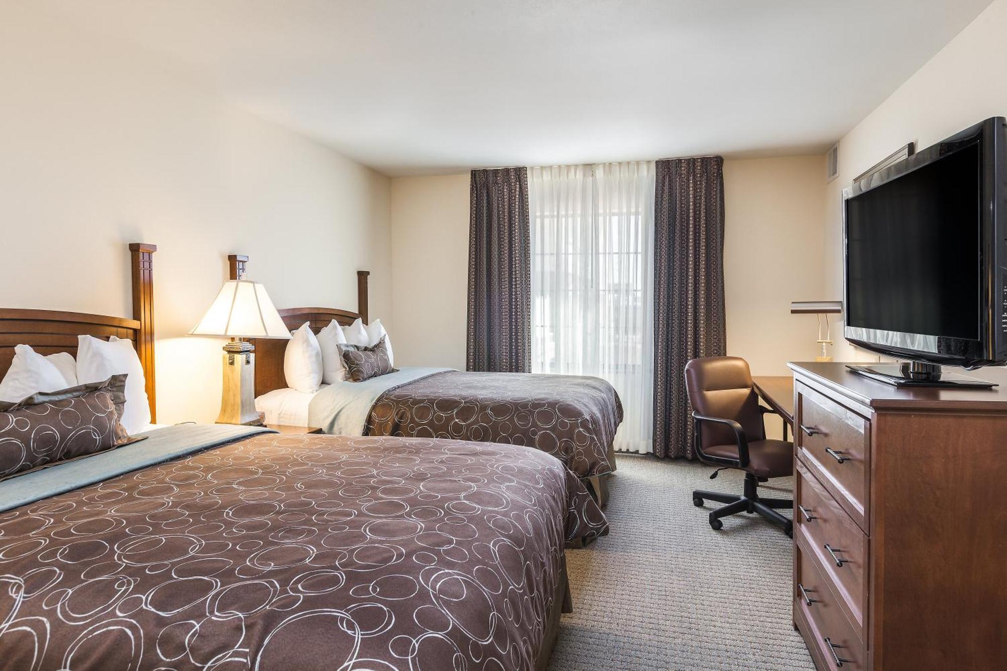 One-Bedroom Suite Two Queen Beds Non-Smoking