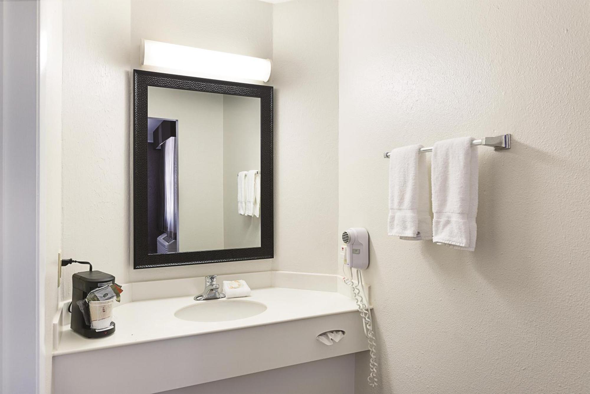 King  Room - Accessible/Non-Smoking