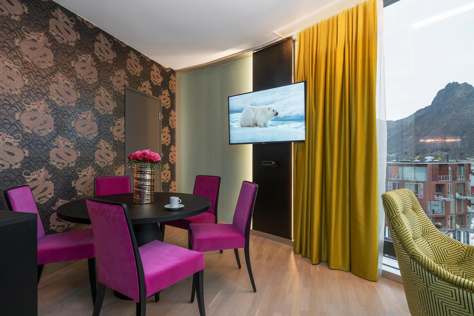 Corner Suite