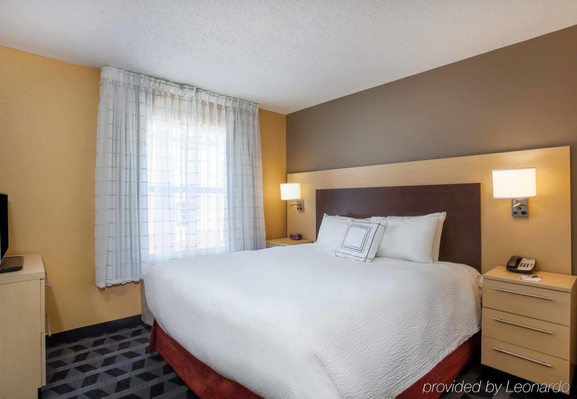 One-Bedroom King Suite