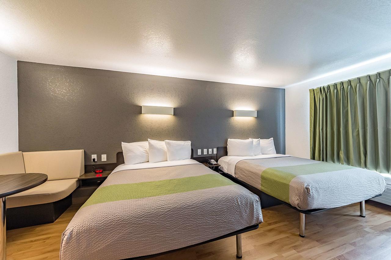 Deluxe Queen Room Two Queen Beds Non-Smoking