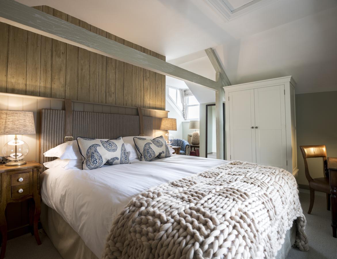 Deluxe Double Room Shower