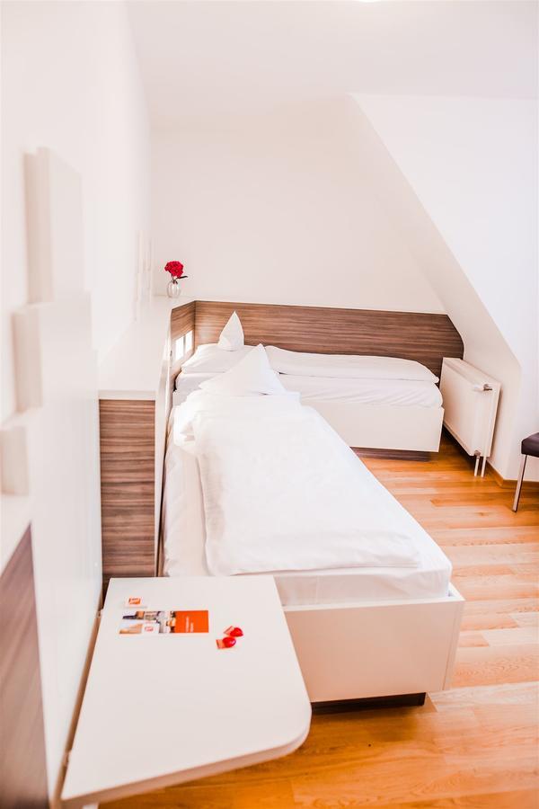 Zweibettzimmer mit Bad