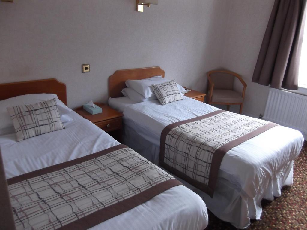 Twin Room with Loch View