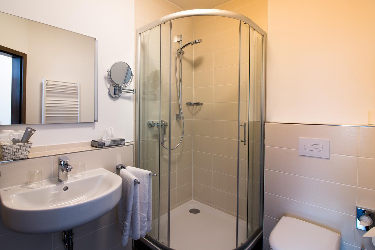 Standard Single Room Shower