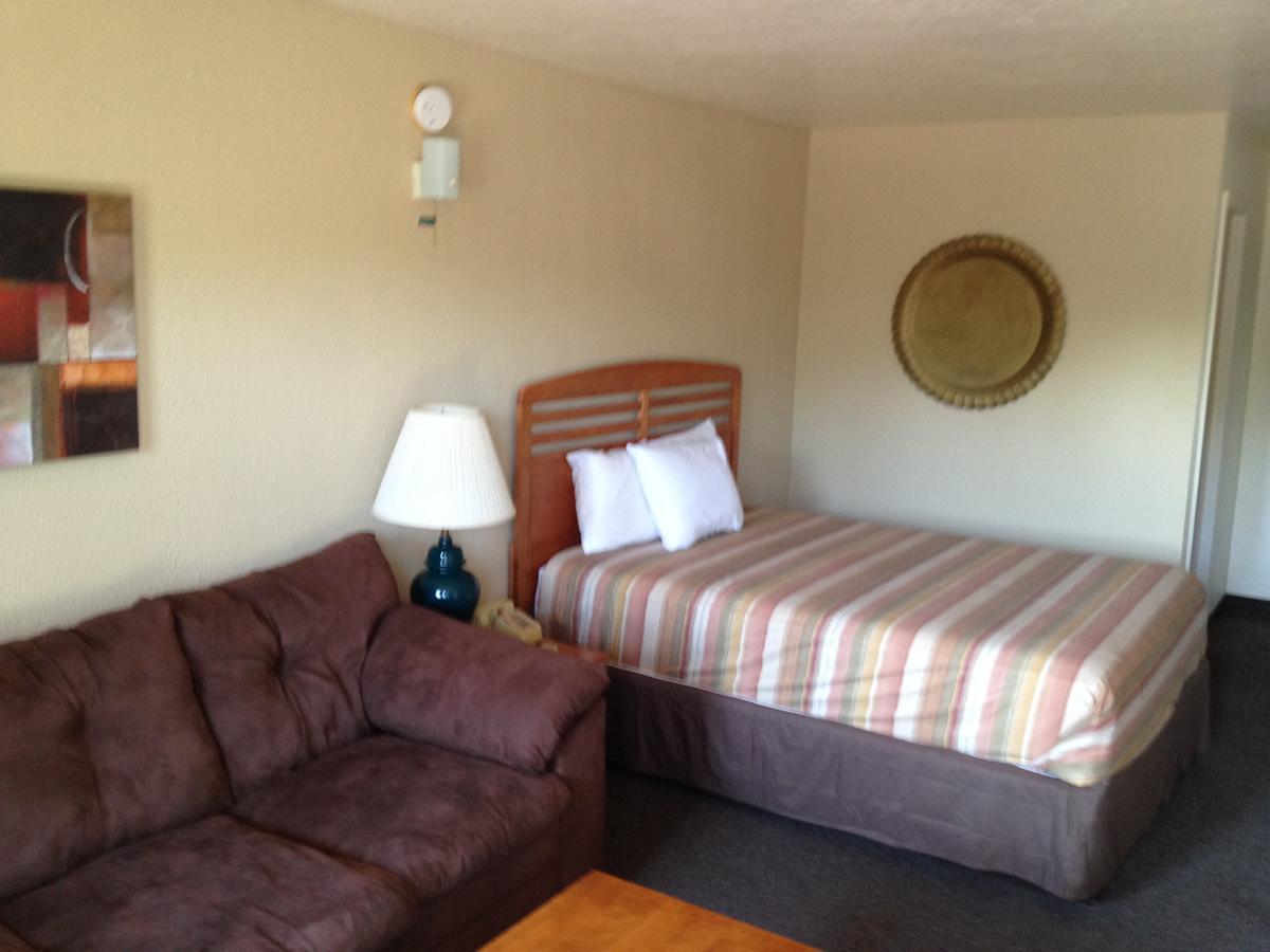 Standard Queen Room