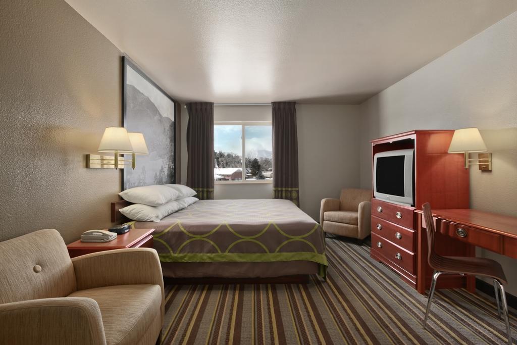 King Room with Mountain View - Non-Smoking