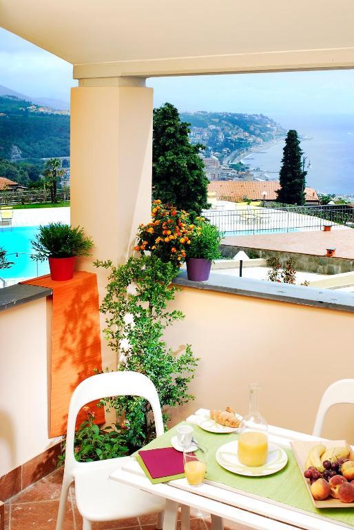 One-Bedroom Apartment Sea View