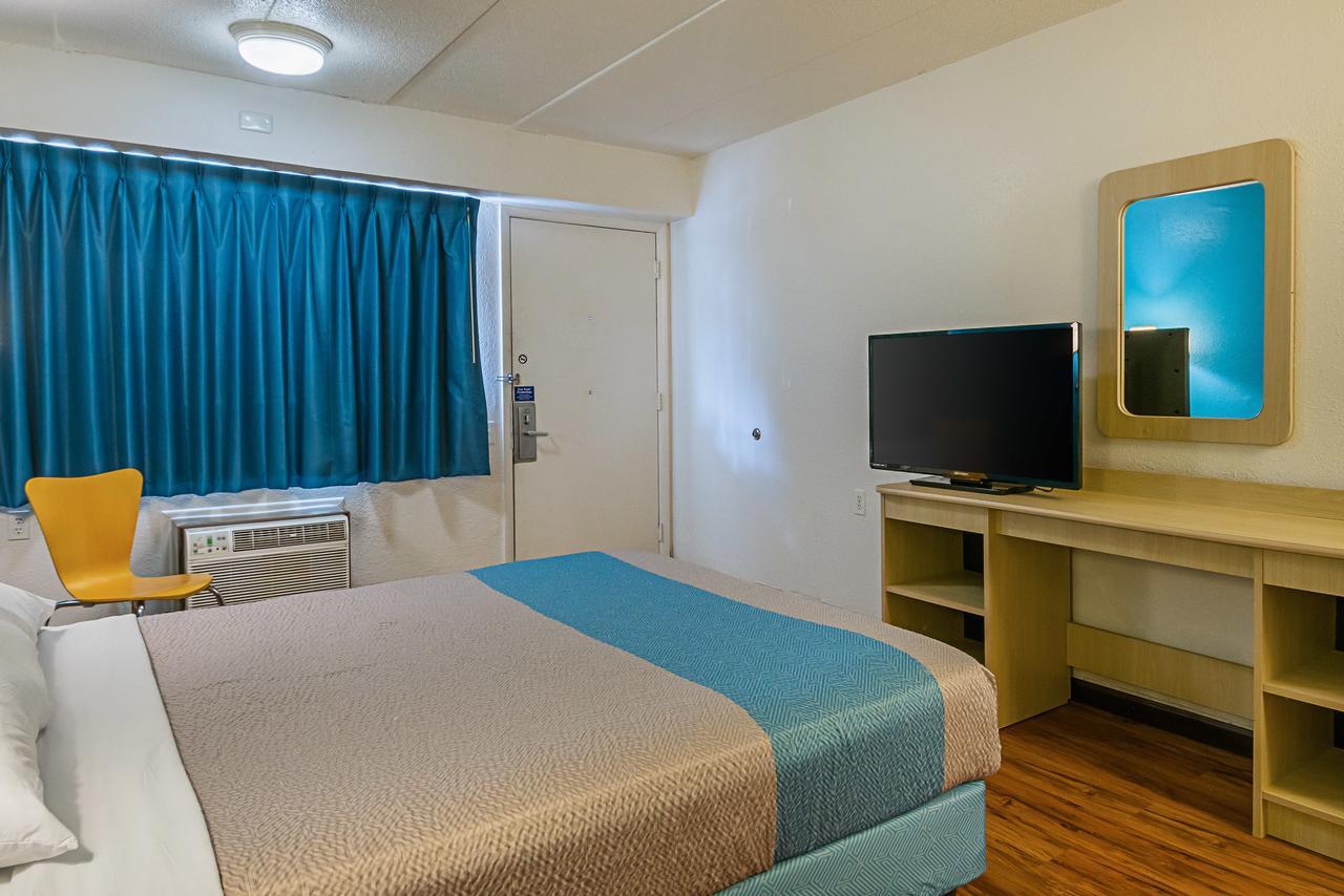 Queen Room - Disability Access - Roll in Shower