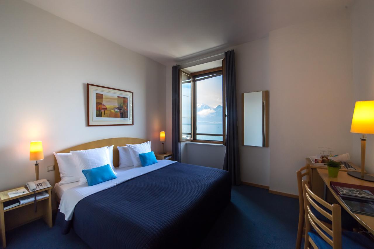 Standard Double or Twin Room with Lake View