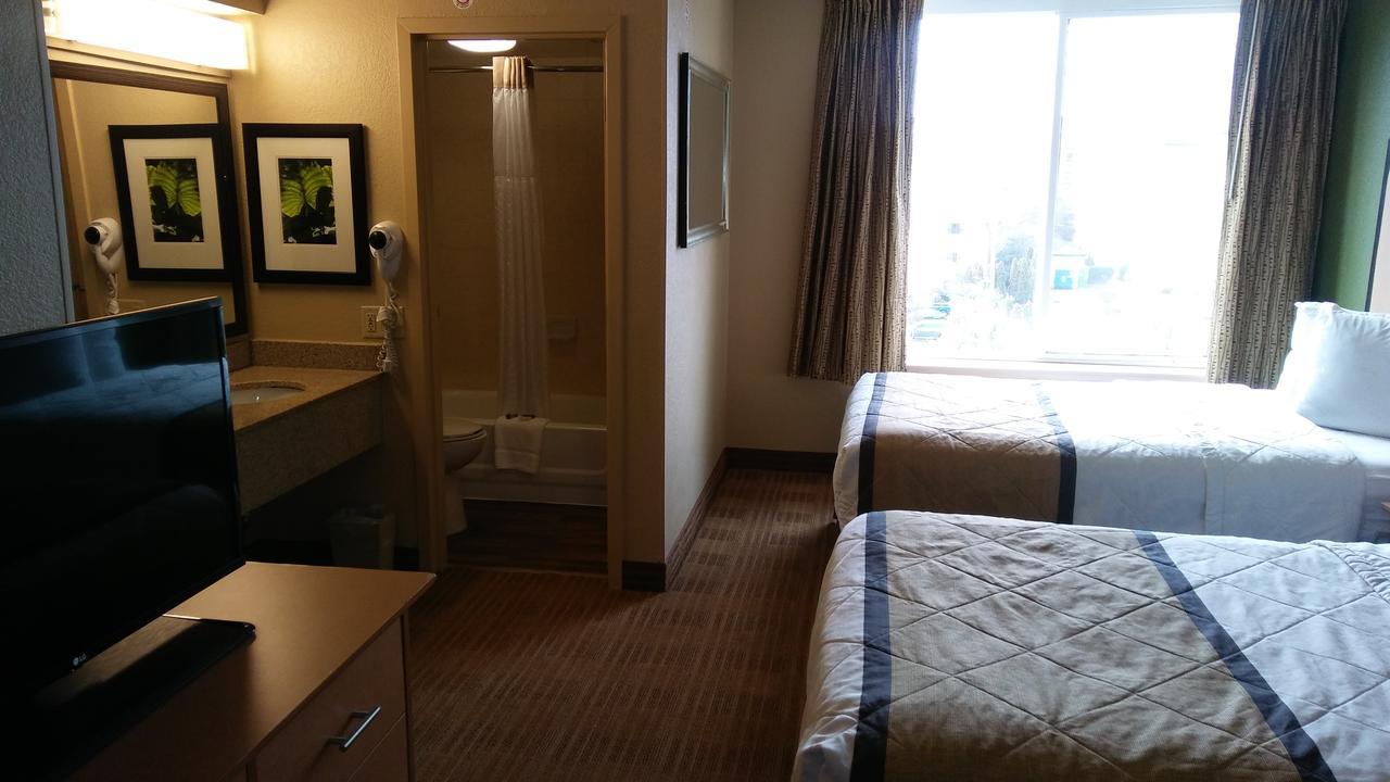 Deluxe Studio Two Double Beds Non-Smoking