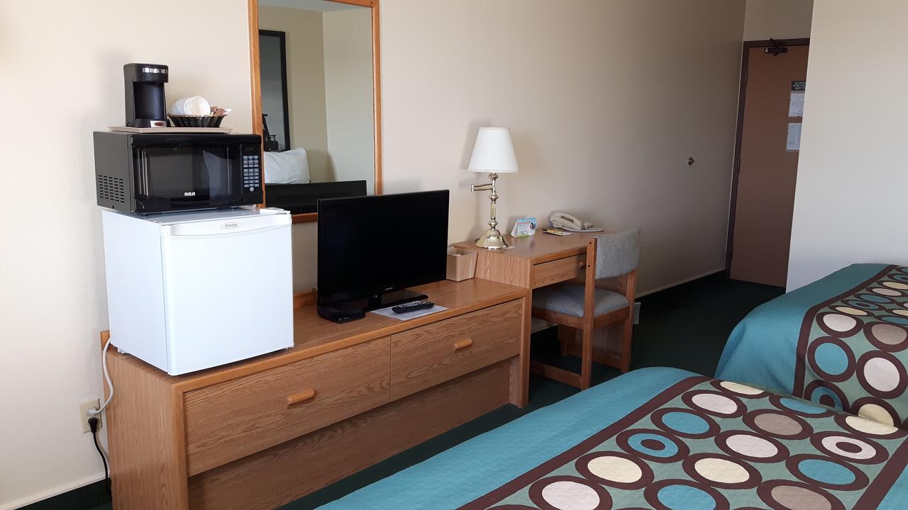 Deluxe Queen Room Two Queen Beds Non-Smoking or Pet-Friendly
