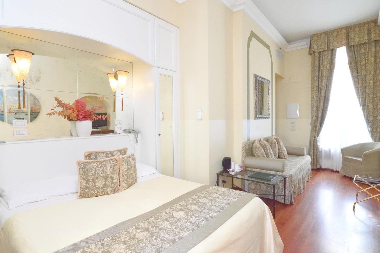 Double or Twin Room Canal View