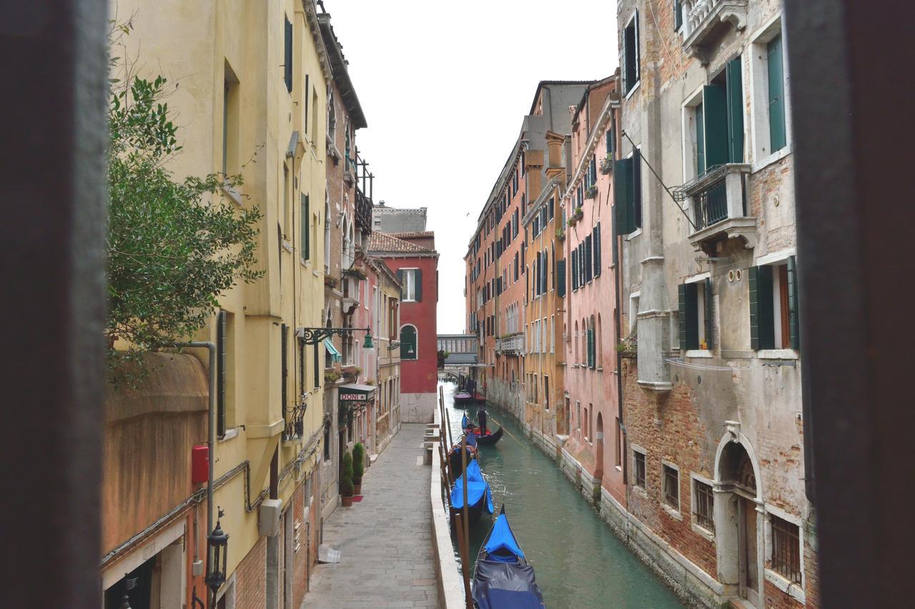 Double or Twin Room Canal View