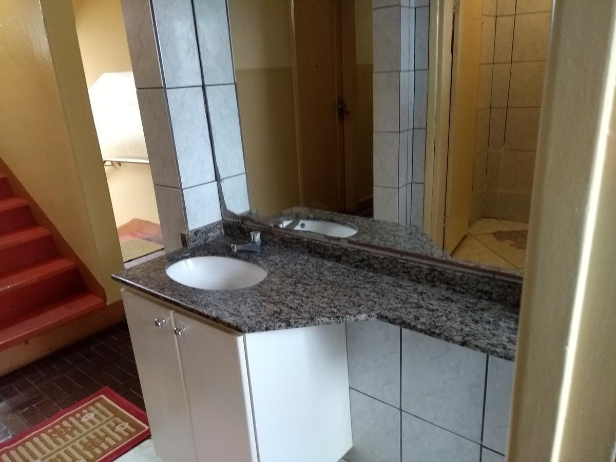Quarto Individual com Banheiro Compartilhado