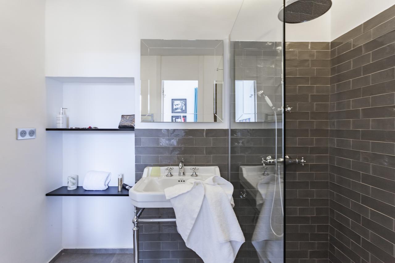 Deluxe Double Room Shower