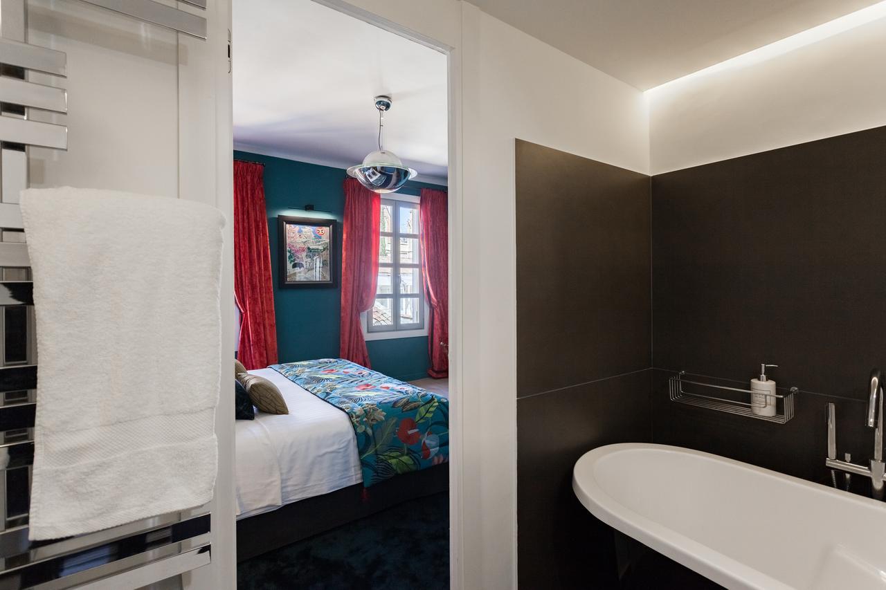 Deluxe Double Room Bath